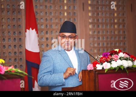 (141226) -- KATHMANDU, 26. Dezember 2014 -- der nepalesische Außenminister Mahendra Bahadur Pandey spricht während einer gemeinsamen Pressekonferenz mit seinem chinesischen Amtskollegen Wang Yi (nicht abgebildet) in Kathmandu, Nepal, 26. Dezember 2014. ) NEPAL-CHINA-FMS-PRESSEKONFERENZ PratapxThapa PUBLICATIONxNOTxINxCHN Kathmandu DEC 26 2014 Nepalesische Außenminister Mahendra Bahadur Pandey spricht während einer gemeinsamen Pressekonferenz mit seinem chinesischen Teil Wang Yi nicht abgebildet in Kathmandu Nepal DEC 26 2014 Nepal China FMS Pressekonferenz PUBLICATIONxNOTxINxCHN Stockfoto