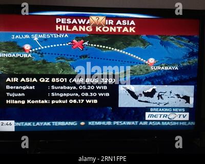 (141228) -- JAKARTA, 28. Dezember 2014 -- Foto vom 28. Dezember 2014 zeigt einen indonesischen Fernsehsender, der den möglichen Standort des fehlenden Air Asia-Fluges QZ 8501 ausstrahlt. Air Asia sagte am Sonntag in einer Erklärung, dass sein Flug QZ8501 von Surabaya in Indonesien nach Singapur den Kontakt mit der Flugsicherung um 7:24 Uhr morgens verlor. ) INDONESIEN-LUFT-ASIEN-MISSING-FLUG VerixSanovri PUBLICATIONxNOTxINxCHN Jakarta DEC 28 2014 Foto aufgenommen AUF DEC 28 2014 Shows an indonesischen Fernsehen Broadcasting The possible Location of Missing Air Asia Flug 8501 Air Asia sagte AM Sonntag in einer Statement Thatcher Stockfoto