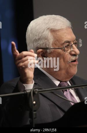 POLITIK Mahmoud Abbas wird Nahost Resolution erneut der UN vorlegen RAMALLAH, 4. Januar 2015 -- der palästinensische Präsident Mahmoud Abbas spricht am 4. Januar 2015 zur Eröffnungszeremonie der Ausstellung Jerusalem in Memory in der Westjordstadt Ramallah. Abbas sagte, dass die Palästinenser ihre Bemühungen um die Maßnahmen des UN-Sicherheitsrats zur palästinensischen Staatlichkeit nicht stoppen werden. Fadi Arouri) MIDEAST-RAMALLAH-PRÄSIDENT ABBAS EmadxDrimly PUBLICATIONxNOTxINxCHN Politik Mahmoud Abbas wird die Nahost-Resolution erneut die UN Ramallah Jan 4 2015 PALÄSTINENSISCHER Präsident Mahmoud Abbas spricht über diese Stockfoto