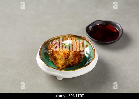 Agedashi Dofu, leicht frittierter Tofu, japanisches Essen Stockfoto