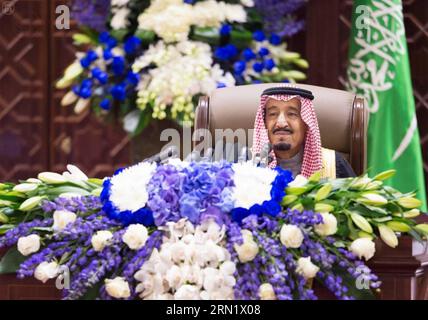 (150123) -- RIAD, 23. Januar 2015 -- das am 6. Januar 2015 aufgenommene Foto zeigt Salman bin Abdulaziz Al Saud, der an einem Treffen in Riad, Saudi-Arabien, teilnimmt. Der saudische König Abdullah starb am 23. Januar 2015 und sein Bruder Salman bin Abdulaziz Al Saud wurde der neue Herrscher, laut Berichten des staatlichen Fernsehens und einer königlichen Erklärung, die Anfang Freitag veröffentlicht wurde. SAUDI-ARABIEN-RIAD-NEUER KÖNIG SaudixPressxAgency PUBLICATIONxNOTxINxCHN Riyadh 23. Januar 2015 Datei Foto aufgenommen am 6. Januar 2015 zeigt Salman am Abdul Aziz Al Saud bei einem Treffen in Riad Saudi-Arabien Saudi-König Abdullah starb am 23. Januar 2015 und sein Bruder Sal Stockfoto