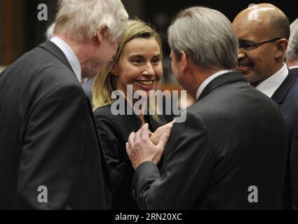 (150129) -- BRÜSSEL, 29. Januar 2015 -- die EU-Außenministerin Federica Mogherini (C) trifft am 29. Januar 2015 auf einer außerordentlichen Tagung der EU-Außenminister am EU-Hauptsitz in Brüssel (Belgien) ein. ) BELGIEN-BRÜSSEL-EU-AUSSENMINISTERTREFFEN YexPingfan PUBLICATIONxNOTxINxCHN Brüssel Jan 29 2015 EU-Außenministerin Federica Mogherini C trifft zu außerordentlichem EU-AUSSENMINISTERTREFFEN AM EU-Sitz in Brüssel ein Belgien Januar 29 2015 Belgien Brüssel EU-Außenministertreffen PUBLICATIONxNOTxINxCHN Stockfoto