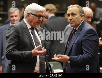 (150129) -- BRÜSSEL, 29. Januar 2015 -- der deutsche Außenminister Frank-Walter Steinmeier (L) spricht mit seinem polnischen Amtskollegen Grzegorz Schetyna vor einem außerordentlichen EU-Außenministertreffen am EU-Hauptsitz in Brüssel, Belgien, am 29. Januar 2015. ) BELGIEN-BRÜSSEL-EU-AUSSENMINISTERTREFFEN YexPingfan PUBLICATIONxNOTxINxCHN Brüssel Jan 29 2015 die deutschen Außenminister Frank Walter Stein Meier l sprechen mit seinem polnischen Teil Grzegorz vor dem außerordentlichen Treffen des Außenministers der Europäischen Union AM EU-Sitz in Brüssel Belgien Jan 29 2015 Belgien EU für Stockfoto