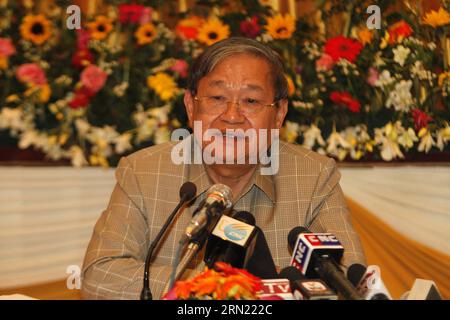 (150201) -- PHNOM PENH, 1. Februar 2015 -- Kambodschas amtierender Sprecher der Kambodschanischen Volkspartei und kambodschanischer Informationsminister Khieu Kanharith spricht auf einer Pressekonferenz in Phnom Penh, Kambodscha, am 1. Februar 2015. Die Kambodschanische Volkspartei hat während eines dreitägigen Kongresses, der am Sonntag endete, 306 neue Mitglieder in ihr Zentralkomitee aufgenommen. )(zhf) KAMBODSCHA-PHNOM PENH-ZENTRALKOMITEE-NEUE MITGLIEDER Sovannara PUBLICATIONxNOTxINxCHN Phnom PENH 1. Februar 2015 Kambodscha S regierende kambodschanische Prominente S-Parteisprecher und kambodschanische Informationsminister Khieu Kanharith spricht AUF einer Pressekonferenz Stockfoto