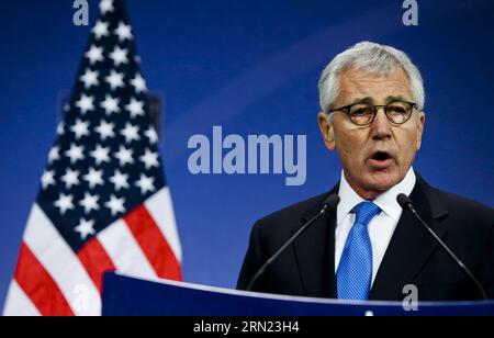 (150205) -- BRÜSSEL, 5. Februar 2015 -- US-Verteidigungsminister Chuck Hagel spricht während einer Pressekonferenz im NATO-Hauptquartier in Brüssel, der Hauptstadt Belgiens, am 5. Februar 2014. Die NATO-Verteidigungsminister kamen am Donnerstag hier zusammen, um die Umsetzung des Aktionsplans zur Bereitschaft und die Ukraine-Krise zu erörtern. Zhou Lei) BELGIEN-NATO-US-CHUCK HAGEL?? PUBLICATIONxNOTxINxCHN Brüssel 5. Februar 2015 US-Verteidigungsminister Chuck Hagel spricht während einer Pressekonferenz IM NATO-Hauptquartier in Brüssel, der belgischen Hauptstadt, 5. Februar 2014 hier versammelte sich der NATO-Verteidigungsminister AM Donnerstag, um die Implementierung zu diskutieren Stockfoto