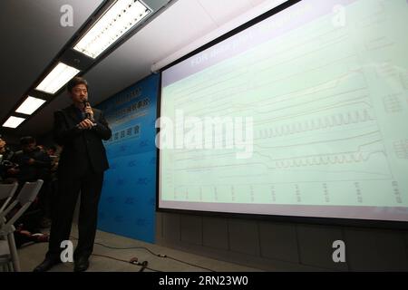 (150206) -- NEW TAIPEI CITY, 6. Februar 2015 -- Executive Director des Aviation Safety Council Thomas Wang erläutert die Untersuchung des TransAsia Airways-Fluges GE235 auf einer Pressekonferenz in New Taipei City im Südosten Chinas Taiwan, 6. Februar 2015. Die Behörden analysierten die beiden Flugdatenschreiber, oder Black Boxes, und Sprachaufnahmen, die aus dem Flugzeug gewonnen wurden, nachdem es am 4. Februar um 10:52 Uhr vom Flughafen Songshan in den Keelung River stürzte. Ein vorläufiger Bericht über den Unfall wird innerhalb von 30 Tagen veröffentlicht. )(WJQ) CHINA-NEW TAIPEI CITY-FLUGZEUG CRASH-BLACK BOX Stockfoto
