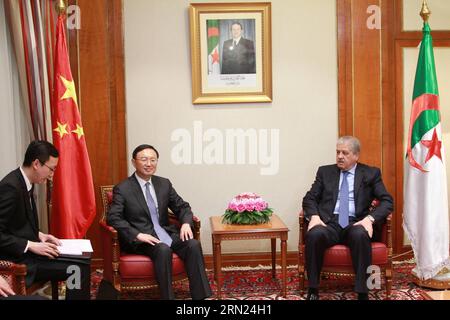 Der algerische Premierminister Abdelmalek Sellal (R) trifft sich am 7. Februar 2015 mit dem chinesischen Staatsrat Yang Jiechi (C) in Algier, der Hauptstadt Algeriens. ) ALGERIEN-CHINESISCHES OFFIZIELLES Treffen HuangxLing PUBLICATIONxNOTxINxCHN die algerischen Premierminister treffen sich mit den chinesischen Staatsräten Yang Jiechi C in der algerischen Hauptstadt Algerien 7. Februar 2015 Algerien Chinesisches offizielles Treffen PUBLICATIONxNOTxINxCHN Stockfoto