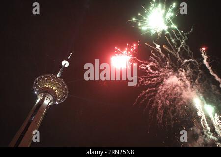 Das Feuerwerk zum 36. Jahrestag der Islamischen Revolution von 1979 ist am 10. Februar 2015 rund um den Milad Tower in Teheran, der Hauptstadt des Iran, zu sehen. (dzl) IRAN-TEHERAN-ISLAMISCHE REVOLUTION-JAHRESTAG AhmadxHalabisaz PUBLICATIONxNOTxINxCHN Feuerwerk anlässlich des 36. Jahrestages der Islamischen Revolution 1979 sind Seen rund um den Milad-Turm in TEHERAN Hauptstadt des Iran AM 10. Februar 2015 dzl Iran TEHERAN Islamische Revolution Jahrestag AhmadxHalabisaz PUBLICATIOxCHTxTxTxTxTxN Stockfoto