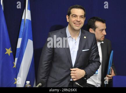 (150212) -- BRÜSSEL, 12. Februar 2015 -- der griechische Premierminister Alexis Tsipras trifft nach dem EU-Gipfel am 12. Februar 2015 in Brussles, Belgien, auf einer Pressekonferenz ein. ) BELGIEN-BRÜSSEL-EU-GIPFEL YexPingfan PUBLICATIONxNOTxINxCHN Brüssel 12. Februar 2015 die griechischen Ministerpräsidenten Alexis Tsipras treffen nach dem EU-Gipfel AM EU-Sitz in Belgien 12. Februar 2015 Belgien Brüssel EU-Gipfel PUBLICATIONxNOTxINxCHN ein Stockfoto