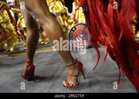 (150214) -- SAO PAULO, 14. Februar 2015 -- Eine Tänzerin von Dragos da Real tritt am 14. Februar 2015 während der ersten Nacht der Karnevalsparade der Samba-Schulen im Anhembi Sambadrome in Sao Paulo, Brasilien auf.Rahel Patrasso) (bxq) BRASILIEN-GESELLSCHAFT-KARNEVAL e RahelxPatrasso PUBLICATIONxNOTxINxCHN Sao Paulo 14. Februar 2015 eine TÄNZERIN von Drago There Real tritt während der ersten Nacht der Samba Schools Karneval Parade IN Sao Paulo Brasilien AM 14. Februar 2015 Rahel Brazil Society Carnival e PUBLICATIONxNOTxINxCHN AUF Stockfoto