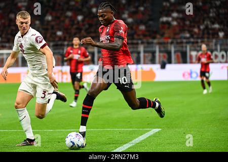Mailand, Italien - 26. August 2023: Rafael Leão vom AC Mailand kontrolliert den Ball während des Fußballspiels Der Serie A AC Mailand gegen Turin im San Siro Stadion Stockfoto