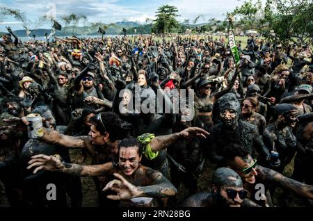 Schlammiger Bloco da Lama Karneval in Paraty Brasilien Brasilien-PARATI-SOCIETY-CARNIVAL CristianoxMuniz/TELAM PUBLICATIONxNOTxINxCHN fVsNutHtF WuOWsyRKPr Schlammiger Bloco There Lama Karneval in Paraty Brasilien Paraty Brazil Parati Society Carnival Telam PUBLTISCHIXHNNNHICTISHIONNNHHIXHIOF WuxHIOFNNNNNNNNNNNHIZ Stockfoto