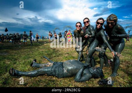 Schlammiger Bloco da Lama Karneval in Paraty Brasilien Brasilien-PARATI-GESELLSCHAFT-KARNEVAL CristianoxMuniz/TELAM PUBLICATIONxNOTxINxCHN RpLvir7meRl2D930zfUT Schlammiger Bloco There Lama Karneval in Paraty Brasilien Parati Society Carnival Telam PUBLICTAT2RINx30CHNUT Stockfoto