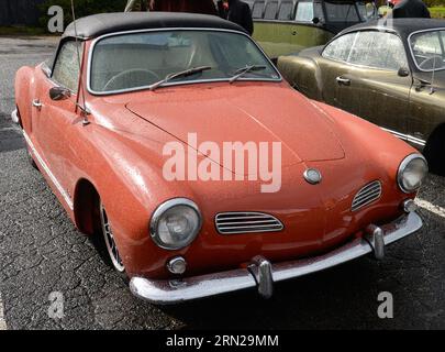 Volkswagen VW Karmann Ghia Red Orange Cabriolet Soft Top Vintage Retro auf Show Shine, Melbourne Victoria Australien Stockfoto