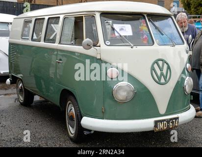 Volkswagen VW Kombi Transporter Mini Van Creme weiß Grün Vintage Retro Show Shine Day Out, Melbourne Victoria Stockfoto