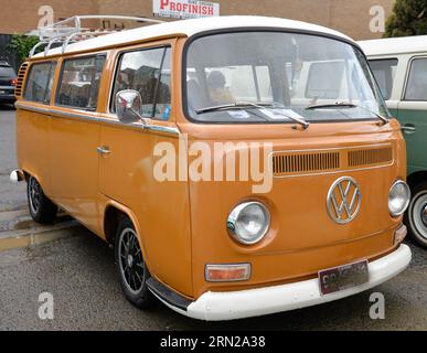 Volkswagen VW Kombi Transporter Mini Van Orange White Vintage Retro Show Shine Day Out, Melbourne Victoria Stockfoto