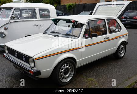 Volkswagen VW Golf Mk1 Mark i l White mit Streifen Vintage Retro Show Shine Day Out, Melbourne Victoria Stockfoto