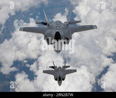 (150223) -- JERUSALEM, 22. Februar 2015 -- dieses undatierte Dateifoto von Northrop Grumman Corp. Zeigt F-35 A Joint Strike Fighters. Israel unterzeichnete einen Vertrag über den Kauf von 14 weiteren F-35-Kampfflugzeugen für 2,82 Milliarden US-Dollar, sagte das israelische Verteidigungsministerium am 22. Februar 2015. Der Deal ergänzt eine Flotte von 19 F-35, hergestellt von Lockheed Martin Corp, die 2010 gekauft wurden. ISRAEL-F-35-14 MEHR-KAUFENDE JINI/LockheedxMartin PUBLICATIONxNOTxINxCHN Jerusalem 22. Februar 2015 dieses undatierte Dateifoto von Northrop Grumman Corp zeigt F 35 A Joint Strike Fighters Israel unterzeichnete eine DEA Stockfoto