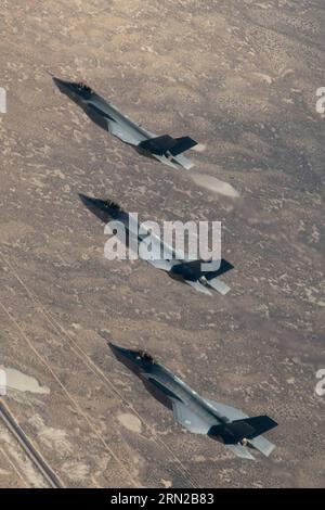 (150223) -- JERUSALEM, 22. Februar 2015 -- dieses undatierte Dateifoto von Northrop Grumman Corp. Zeigt F-35 A Joint Strike Fighters. Israel unterzeichnete einen Vertrag über den Kauf von 14 weiteren F-35-Kampfflugzeugen für 2,82 Milliarden US-Dollar, sagte das israelische Verteidigungsministerium am 22. Februar 2015. Der Deal ergänzt eine Flotte von 19 F-35, hergestellt von Lockheed Martin Corp, die 2010 gekauft wurden. ISRAEL-F-35-14 MEHR-KAUFENDE JINI/LockheedxMartin PUBLICATIONxNOTxINxCHN Jerusalem 22. Februar 2015 dieses undatierte Dateifoto von Northrop Grumman Corp zeigt F 35 A Joint Strike Fighters Israel unterzeichnete eine DEA Stockfoto