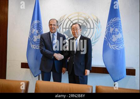 (150223) -- NEW YORK, 23. Februar 2015 -- der russische Außenminister Sergej Lawrow (L) schüttelt mit UN-Generalsekretär Ban Ki-moon während ihres Treffens im UN-Hauptquartier in New York am 23. Februar 2015 die Hand. ) UN-NEW YORK-RUSSIA-LAWROW-BAN KI-MOON-MEETING NiuxXiaolei PUBLICATIONxNOTxINxCHN New YORK 23. Februar 2015 Russische Außenminister Sergej Lawrow l gibt dem Generalsekretär der Vereinten Nationen Ban KI Moon bei ihrem Treffen AM 23. Februar 2015 in der Zentrale der Vereinten Nationen in New York die Hände Stockfoto