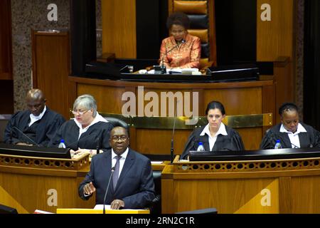 (150225) -- KAPSTADT, 25. Februar 2015 -- Südafrikanischer Finanzminister Nhlanhla Nene (Front) hält seine Rede zum Staatshaushalt auf einer gemeinsamen Sitzung der Nationalversammlung und des Nationalen Provinzrates in Kapstadt, Südafrika, am 25. Februar 2015. Die südafrikanische Finanzministerin Nhlanhla Nene warnte am Mittwoch, dass Strombeschränkungen das Wirtschaftswachstum des Landes behindern werden. DOC/) SÜDAFRIKA-KAPSTADT-STAATSHAUSHALT REDE-STROMKNAPPHEIT NtswexMokoena PUBLICATIONxNOTxINxCHN KAPSTADT Februar 25 2015 Südafrikanische Finanzminister Nhlanhla Nene Front liefert seinen National Budge Stockfoto