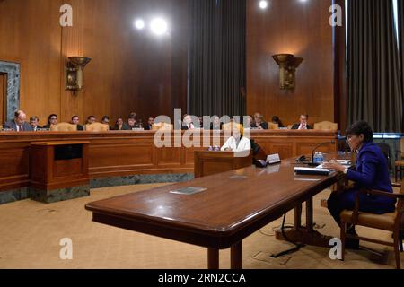 US-Handelssekretärin Penny Pritzker(R) bezeugt vor dem Unterausschuss des Senats für Handel, Justiz, Wissenschaft und verwandte Agenturen über die Finanzierungsanforderung für das Geschäftsjahr 2016 und die Budgetbegründung für das US-Handelsministerium am Capitol Hill in Washington D.C., Hauptstadt der Vereinigten Staaten, 26. Februar 2015. ) US-WASHINGTON D.C.-FINANZJAHR 2016 FINANZIERUNGSANTRAG UND HAUSHALTSBEGRÜNDUNG ANHÖRUNG BaoxDandan PUBLICATIONxNOTxINxCHN US-Handelssekretärin Penny Pritzker r bezeugt vor dem Unterausschuss des Senats FÜR Handelsjustiz Wissenschaft und VERWANDTE Agenturen ÜBER das Finanzjahr 2016 Finanzierung von Reques Stockfoto