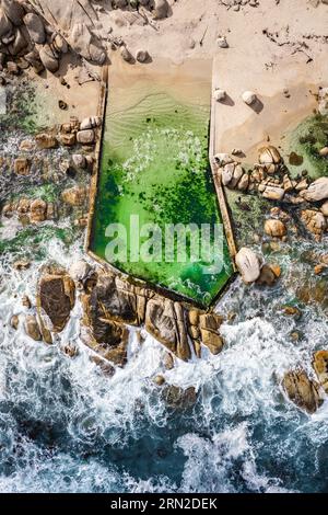 Luftaufnahme von Maiden's Cove Tidal Pool in Clifton, Kapstadt, Südafrika Stockfoto