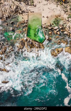 Luftaufnahme von Maiden's Cove Tidal Pool in Clifton, Kapstadt, Südafrika Stockfoto