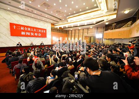 (150304) -- PEKING, 4. März 2015 -- Fu Ying, Sprecher der dritten Sitzung des 12. Nationalen Volkskongresses Chinas (NPC) spricht die Pressekonferenz über die Sitzung in der Großen Halle des Volkes in Peking, der Hauptstadt Chinas, am 4. März 2015 an. Die dritte Sitzung des 12. NPC soll am 5. März in Peking eröffnet werden. ) (Yxb) (ZWEI SITZUNGEN) CHINA-BEIJING-NPC-PRESS CONFERENCE (CN) LixXiang PUBLICATIONxNOTxINxCHN Peking 4. März 2015 Fu Ying Sprecher der dritten Sitzung des 12. Chinesischen Nationalkongresses der Prominenten S Kongress NPC spricht an die Pressekonferenz ZUR Sitzung IM Gr Stockfoto