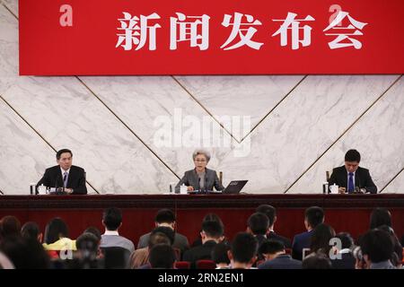 (150304) -- PEKING, 4. März 2015 -- Fu Ying (C), Sprecher der dritten Sitzung des 12. Nationalen Volkskongresses Chinas (NPC), spricht die Pressekonferenz zur Sitzung in der Großen Halle des Volkes in Peking, Hauptstadt Chinas, am 4. März 2015 an. Die dritte Sitzung des 12. NPC soll am 5. März in Peking eröffnet werden. ) (Yxb) (ZWEI SITZUNGEN) CHINA-PEKING-NPC-PRESSEKONFERENZ (CN) ShenxBohan PUBLICATIONxNOTxINxCHN Peking 4. März 2015 Fu Ying C-Sprecher der dritten Sitzung des China S 12. National Celebrities S Congress NPC spricht an die Pressekonferenz ÜBER die Sitzung Stockfoto