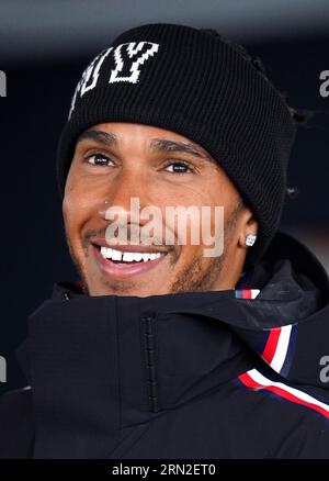 Das Team gab bekannt, dass das Foto vom 24.08.2023 des Mercedes-F1-Fahrers Lewis Hamilton, der einen neuen Zweijahresvertrag mit Mercedes unterzeichnet hat, vorliegt. Ausgabedatum: Donnerstag, 31. August 2023. Stockfoto