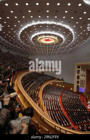 (150305) -- PEKING, 5. März 2015 -- die dritte Sitzung des 12. Nationalen Volkskongresses Chinas (NPC) wird in der Großen Halle des Volkes in Peking, Hauptstadt Chinas, am 5. März 2015 eröffnet. ) (Yxb) CHINA-BEIJING-NPC-OPENING (CN) JuxPeng PUBLICATIONxNOTxINxCHN Peking 5. März 2015 die dritte Sitzung des China S 12th National Celebrities S Congress NPC wird in der Großen Halle der Prominenten in Peking Hauptstadt von China eröffnet 5. März 2015 China Beijing NPC Opening CN PUBLICATIONxNOTxINxCHN Stockfoto