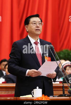 (150305) -- PEKING, 5. März 2015 -- Zhang Dejiang, Vorsitzender des Ständigen Ausschusses des Nationalen Volkskongresses Chinas (NPC), leitet die Eröffnungssitzung der dritten Sitzung des 12. NPC in der Großen Halle des Volkes in Peking, Hauptstadt Chinas, 5. März 2015. ) (Yxb) (ZWEI SITZUNGEN) CHINA-BEIJING-NPC-OPENING-ZHANG DEJIANG(CN) PangxXinglei PUBLICATIONxNOTxINxCHN Peking 5. März 2015 Zhang Dejiang Vorsitzender des Thing Committee of China S National Celebrities S Congress NPC Vorsitzender der Eröffnungssitzung der dritten Sitzung des 12. NPC IN der Großen Halle des Promis Stockfoto