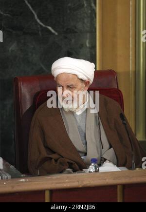 (150310) -- TEHERAN, 10. März 2015 -- Ayatollah Mohammad Yazdi, neuer Leiter der iranischen Sachverständigenversammlung, nimmt am 10. März 2015 an einem zweitägigen offiziellen Treffen in Teheran, Iran, Teil. Die iranische Sachverständigenversammlung wählte am Dienstag Ayatollah Mohammad Yazdi zum neuen Chef des Beratungsgremiums von 86 iranischen Mujtahiden (islamischen Gelehrten). )(hy) IRAN-TEHERAN-SACHVERSTÄNDIGENVERSAMMLUNG-NEUER CHEF AhmadxHalabisaz PUBLICATIONxNOTxINxCHN TEHERAN 10. März 2015 Ayatollah Mohammad Yazdi neuer Chef der iranischen S-Sachverständigenversammlung nimmt an einer zweitägigen offiziellen Sitzung in TEHERAN Teil Iran 10. März 2015 Iran S-Sachverständigenversammlung Dienstag Stockfoto