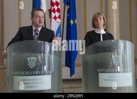 (150311) -- ZAGREB, 11. März 2015 -- erster stellvertretender Premierminister und Außenminister der Republik Serbien, Ivica Dacic (L), spricht während einer gemeinsamen Pressekonferenz mit seinem kroatischen Amtskollegen Vesna PUSIC nach dem Treffen in Zagreb, der Hauptstadt Kroatiens, am 11. März 2015. ) (Djj) KROATIEN-ZAGREB-SERBIEN-FM-BESUCH MisoxLisanin PUBLICATIONxNOTxINxCHN Zagreb 11. März 2015 Besuch der ersten stellvertretenden Premierminister und Außenminister der Republik Serbien Ivica Dacic l spricht während einer gemeinsamen Pressekonferenz mit seinem kroatischen Teil Vesna PUSIC nach ihrem Treffen Stockfoto