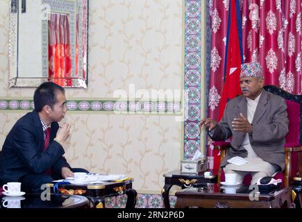 (150318) -- KATHMANDU, 18. März 2015 -- der nepalesische Präsident RAM Baran Yadav (R) erhält ein Interview mit Xinhua in Kathmandu, Nepal, 18. März 2015. Der nepalesische Präsident RAM Baran Yadav äußerte die Hoffnung, dass sein Treffen mit dem chinesischen Präsidenten Xi Jinping während der bevorstehenden Jahrestagung des Boao-Forums für Asien 2015 die bilateralen Beziehungen stärken würde. ) NEPAL-KATHMANDU-INTERVIEW-PRÄSIDENT PratapxThapa PUBLICATIONxNOTxINxCHN Kathmandu 18. März 2015 der nepalesische Präsident RAM Baran Yadav r empfängt im Interview mit XINHUA in Kathmandu Nepal 18. März 2015 der nepalesische Präsident RAM Baran Stockfoto