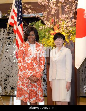 (150319) -- TOKIO, 19. März 2015 -- Japans First Lady Akie Abe (R) trifft sich mit US First Lady Michelle Obama in Tokio, Japan, 19. März 2015. US-First Lady Michelle Obama betonte die Zusammenarbeit mit Japan bei der Förderung der Mädchenbildung am Donnerstag, während sie sich mit der japanischen First Lady Akie Abe traf. JAPAN-TOKYO-MICHELLE OBAMA-VISIT MaxPing PUBLICATIONxNOTxINxCHN Tokio 19. März 2015 Japan S First Lady Akie ABE r trifft sich mit US First Lady Michelle Obama in Tokio Japan 19. März 2015 US First Lady Michelle Obama betonte AM Donnerstag während Mee die Zusammenarbeit mit Japan bei der Förderung der Mädchenerziehung Stockfoto