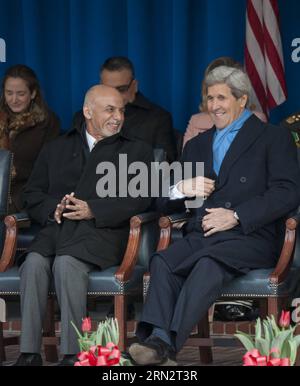 (150323) -- WASHINGTON D.C., 23. März 2015 -- der afghanische Präsident Ashraf Ghani(L) und der US-Außenminister John Kerry nahmen an einer Veranstaltung Teil, um Mitgliedern des Militärdienstes und Veteranen zu danken, die in Afghanistan, im Pentagon, Washington D.C., den Vereinigten Staaten, am 23. März, gedient haben. 2015. ) USA-WASHINGTON D.C.-AFGHANISCHER PRÄSIDENT-BESUCH PatsyxLynch PUBLICATIONxNOTxINxCHN Washington D C 23. März 2015 afghanischer Präsident Ashraf Ghani l und US-Außenminister John Kerry bedanken sich bei der Veranstaltung bei den Mitgliedern des Dienstes und Veteranen, die in Afghanistan im Pentagon Washington D C gedient haben den Vereinigten Staaten 23. März 2015 U S Stockfoto