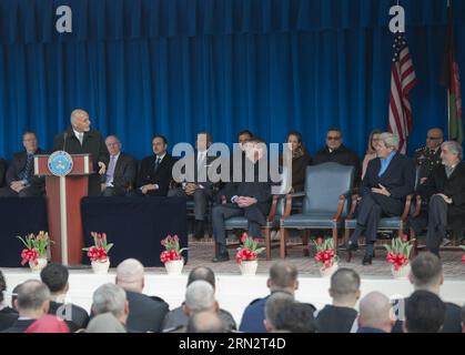 (150323) -- WASHINGTON D.C., 23. März 2015 -- der afghanische Präsident Ashraf Ghani (L) spricht während einer Veranstaltung, um Mitgliedern des Militärdienstes und Veteranen zu danken, die in Afghanistan im Pentagon, Washington D.C., den Vereinigten Staaten, 23. März, gedient haben. 2015. ) USA-WASHINGTON D.C.-AFGHANISCHER PRÄSIDENT-BESUCH PatsyxLynch PUBLICATIONxNOTxINxCHN Washington D C 23. März 2015 afghanischer Präsident Ashraf Ghani l spricht während der Veranstaltung zum Dank an Mitglieder und Veteranen, die in Afghanistan im Pentagon Washington D C gedient haben die Vereinigten Staaten 23. März 2015 U S Washington D C Besuch des afghanischen Präsidenten PUBLICATIONxNOTxINxCHN Stockfoto