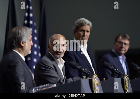 (150323) -- CAMP DAVID, März. 23, 2015 -- (von R nach L)USA Verteidigungsministerin Ashton Carter, US-Außenminister John Kerry, afghanischer Präsident Ashraf Ghani und afghanischer Chief Executive Abdullah Abdullah nahmen an einer Pressekonferenz in Camp David, Maryland, USA, am 23. März 2015 Teil. Der US-Verteidigungsminister Ashton Carter sagte am Montag, dass die Obama-Regierung nach Mitteln sucht, um sicherzustellen, dass die afghanischen Truppen bis 2017 auf ihrem angestrebten Höchststand gehalten werden, um das Engagement der USA für eine strategische Partnerschaft mit Afghanistan unter Beweis zu stellen. ) US-LAGER DAVID-AFGHAN PRESIDENT-VISIT YINXBOGU- Stockfoto