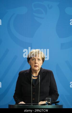 (150324) -- BERLIN, 24. März 2015 -- Bundeskanzlerin Angela Merkel nimmt am 24. März 2015 an einer Pressekonferenz zum Unfall der deutschen Billigfluggesellschaft Germanwings Flug 4U9525 im Bundeskanzleramt in Berlin Teil. Bundeskanzlerin Angela Merkel sagte am Dienstag in einer Rede vor den Medien, dass sie am Mittwoch zur Absturzstelle des Germanwings-Fluges 4U9525 reisen werde. DEUTSCHLAND-BERLIN-AIRBUS A320 CRASH-MERKEL ZhangxFan PUBLICATIONxNOTxINxCHN Berlin 24. März 2015 Bundeskanzlerin Angela Merkel nimmt an einer Pressekonferenz ZUM Unfall der deutschen Billigfluggesellschaft German Wings Flight AT T Teil Stockfoto