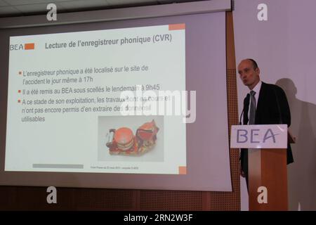 (150325) -- PARIS, 25. März 2015 -- Remi Jouty, Generaldirektor des französischen Bureau of Enquiry and Analysis for Civil Aviation Safety (BEA), spricht auf einer Pressekonferenz in Paris, Frankreich, am 25. März 2015. Der französischen Flugsicherheitsorganisation ist es gelungen, nützliche Daten aus der beschädigten Black Box zu extrahieren, die vom abgestürzten Germanwings Airbus A320 abgerufen wurde, der am Dienstag abstürzte, sagte ein hochrangiger Beamter am Mittwoch. ) FRANKREICH-PARIS-AIRBUS A320 CRASH-BLACK-BOX-NÜTZLICHE DATEN ZhangxXuefei PUBLICATIONxNOTxINxCHN Paris März 25 2015 Remi Generaldirektor des französischen Bureau of Investigation and Analysis for Stockfoto