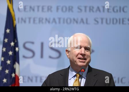 (150326) -- WASHINGTON D.C., 26. März 2015 -- der republikanische Senator John McCain spricht bei einer Think Tank-Veranstaltung in Washington D.C., USA, 26. März 2015. Der republikanische Senator der USA, John McCain, eine einflussreiche Stimme für die nationale Verteidigungspolitik des Landes, warb am Donnerstag auf einen aufgepeppten Verteidigungshaushalt, da beide Kammern des US-Kongresses mit einem Abkommen über den Verteidigungshaushalt für das Geschäftsjahr 2016 zu kämpfen hatten. ) US-WASHINGTON D.C.-MCCAIN YinxBogu PUBLICATIONxNOTxINxCHN Washington D C März 26 2015 US-republikanischer Senator John McCain spricht BEI einem Think Tank Event in Washington D C T Stockfoto