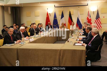 LAUSANNE, 29. März 2015 -- Außenminister Frank-Walter Steinmeier, französischer Außenminister Laurent Fabius, chinesischer Außenminister Wang Yi(C) nimmt am 29. März 2015 an der Plenarsitzung zum potenziellen nuklearen Rahmenabkommen des Iran in Lausanne (Schweiz) Teil. Die Außenminister der großen Weltmächte haben am Sonntagabend eine Plenarsitzung eingeleitet, um die Lücken im potenziellen nuklearen Rahmenabkommen des Iran weiter zu schließen. ) SCHWEIZ-LAUSANNE-IRAN NUKLEARGESPRÄCHE ZhangxMiao PUBLICATIONxNOTxINxCHN Lausanne März 29 2015 Außenminister der Bundesrepublik Deutschland Frank Walter Stein Meier Foreign Minist Stockfoto