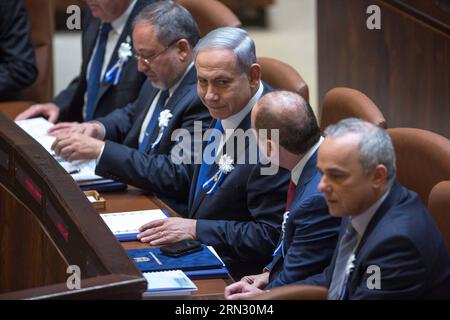 (150331) -- JERUSALEM, 31. März 2015 -- der israelische Premierminister Benjamin Netanjahu (3. R) nimmt am 31. März 2015 an der Vereidigung in der Knesset (israelisches parlament) in Jerusalem Teil. Die israelische Knesset, das parlament, hat am Dienstag 120 kürzlich gewählte Mitglieder eingeweiht. Unter denjenigen, die als Gesetzgeber des Landes den Amtseid ablegen, sind 39 neu in der Legislative. JINI/) MIDEAST-JERUSALEM-ISRAEL-KNESSET-VEREIDIGT IN EmilxSalman PUBLICATIONxNOTxINxCHN Jerusalem März 31 2015 der israelische Premierminister Benjamin Netanyahu 3. R nimmt an der Zeremonie in der Knesset Israeli Parlia Teil Stockfoto