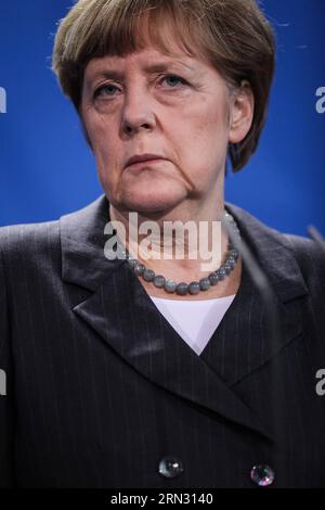 (150401) -- BERLIN, 1. April 2015 -- Bundeskanzlerin Angela Merkel nimmt an der Pressekonferenz Teil, nachdem sie am 1. April 2015 mit dem ukrainischen Ministerpräsidenten Arsenij Jatsenjuk (nicht im Bild) in der Kanzlei in Berlin zusammengetroffen ist. ) DEUTSCHLAND-BERLIN-UKRAINE-PM-PRESSEGESPRÄCH ZhangxFan PUBLICATIONxNOTxINxCHN Berlin 1. April 2015 Bundeskanzlerin Angela Merkel nimmt nach einem Treffen mit ukrainischen Ministerpräsidenten Arseniy Yatsenyuk nicht im Bild im Kanzleramt Berlin Deutschland AM 1. April 2015 Deutschland Berlin Ukraine PM Pressegespräch PUBLICATIONxNOTxINxCHN Teil Stockfoto