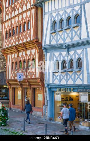 Frankreich, Cotes-d'Armor, Guingamp, Centre Square im Herzen der Stadt, Fachwerkhäuser aus dem 15. Und 16. Jahrhundert Stockfoto