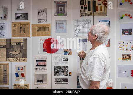 Frankreich, Paris, bildender Künstler Jean-Pierre Raynaud in seiner Atelierwohnung Stockfoto