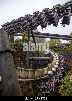 Foto von Nemesis im Alton Towers Theme Park in Staffordshire, aufgenommen vor der Schließung. Stockfoto