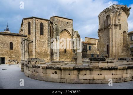 Frankreich, Gard, Saint Gilles du Gard, Stiftskirche Saint-Gilles aus dem 12. Bis 13. Jahrhundert, von der UNESCO unter den Routen nach Santiago de Compostela in Frankreich als Weltkulturerbe eingestuft, Ruinen des ehemaligen Kirchenchores Stockfoto